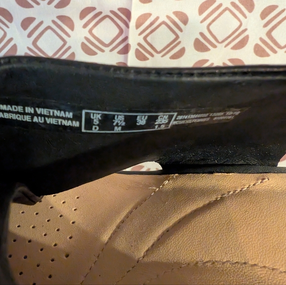 Clark's Black Wedge Sandals with Crisscross Straps and Cork Heel - Picture 6 of 6